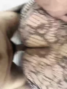 后入短发人妻